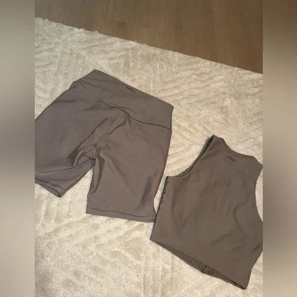 Abercrombie & Fitch Taupe Athletic Shorts Set - Picture 4 of 4